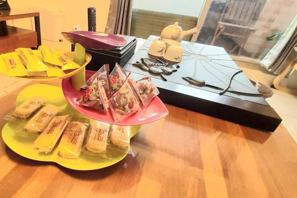 花的家 高鐵左營站前2號出口高鐵路步行3分鐘 最多6位可入住 3間卧房 月租長租 高雄市 エクステリア 写真