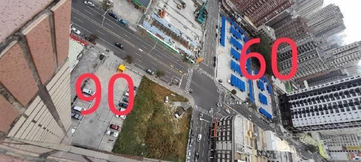 花的家 高鐵左營站前2號出口高鐵路步行3分鐘 最多6位可入住 3間卧房 月租長租 高雄市 エクステリア 写真